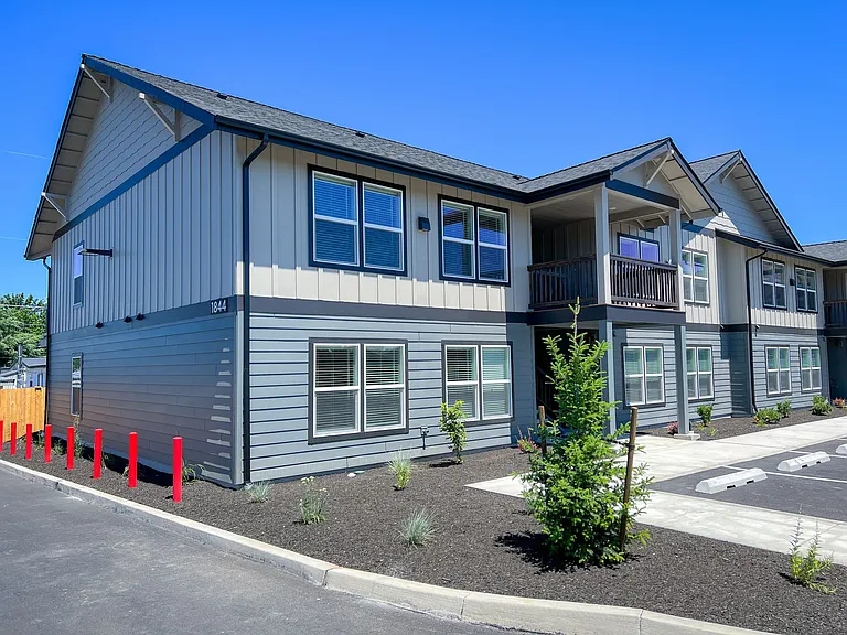 Leasing Special: $500 off 1 Month's Rent plus $1000 Standard Security Deposit! — Photo 12