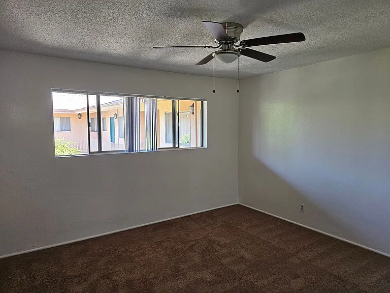 1414 W McFadden Ave — Photo 12