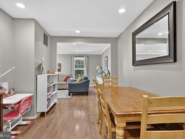 7331 Rolling Oak Ln — Photo 9
