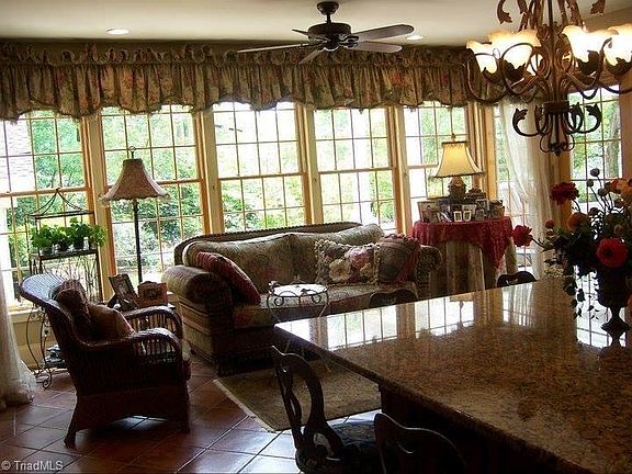 4th image of 501 Chancery Pl