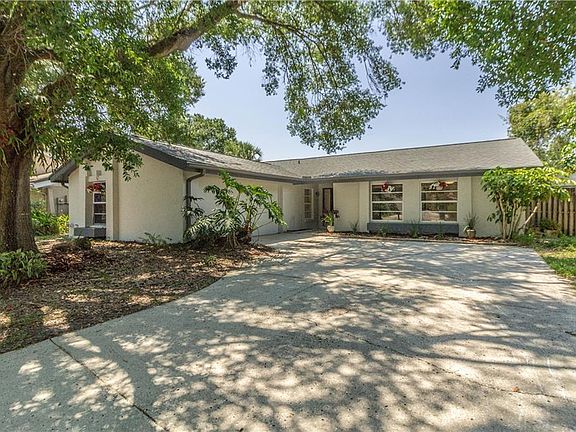 5th image of 15622 Bear Creek Dr