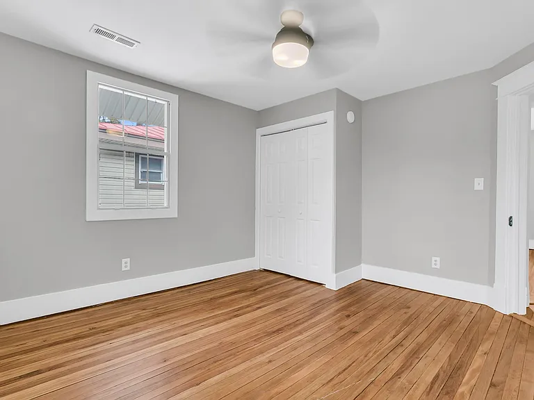 1195 King St — Photo 33