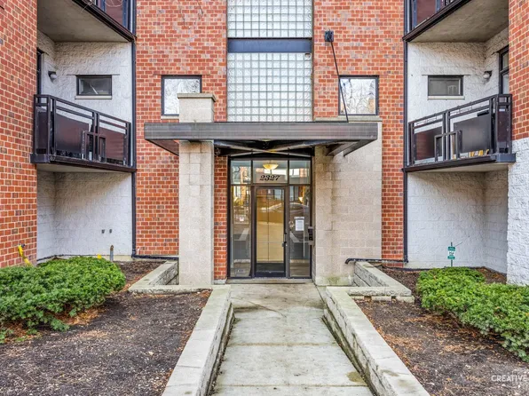2327 W Wolfram St #311, Chicago, IL 60618