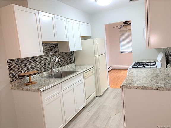 3rd image of 13 Darian Ct APT 2C