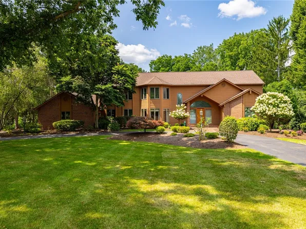 7 Canal Park Pl, Pittsford, NY 14534