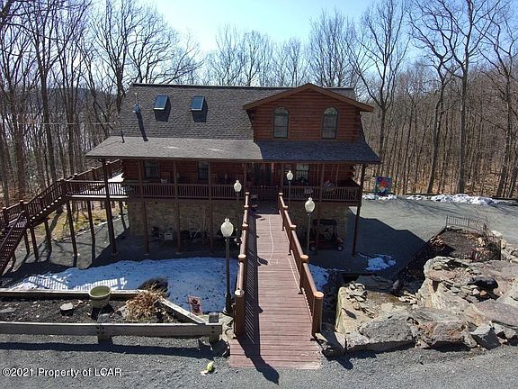 4th image of 10 Bear Cave Ln