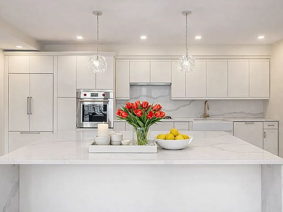 2nd image of 253 E 62nd St APT 5