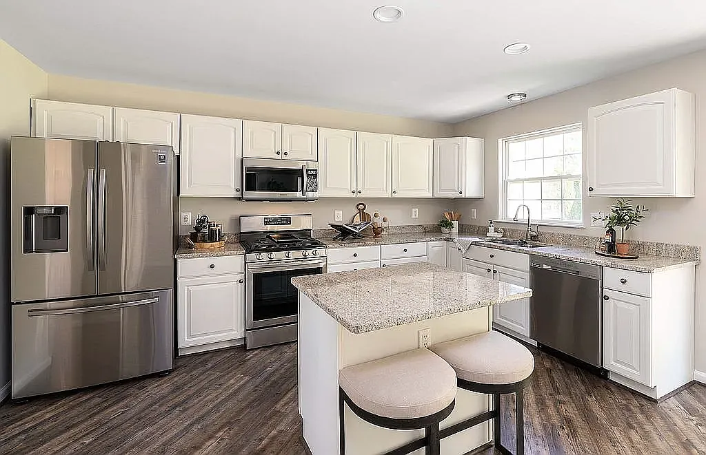 3 bed, 2294 sqft, $2,900 — Photo 4