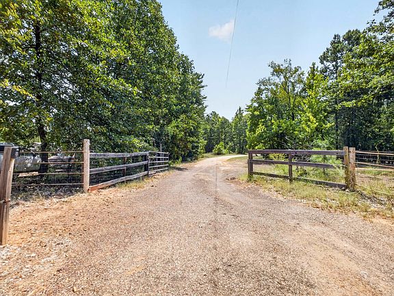 2nd image of 3645 Silk Tree Rd