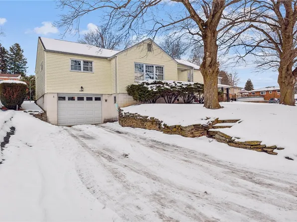 231 Pine Dr, New Stanton, PA 15672
