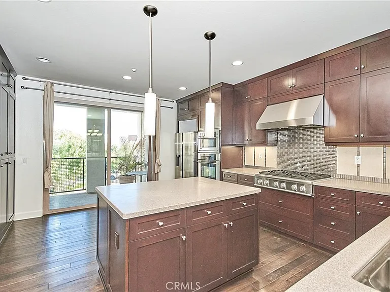 15 Vantis Dr — Photo 22