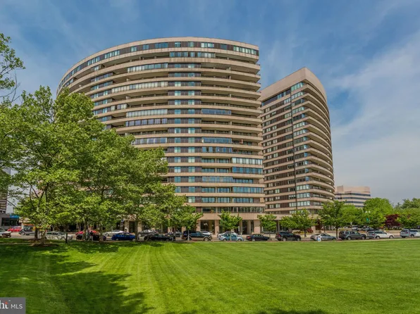 1300 Crystal Dr APT 1210S, Arlington, VA 22202