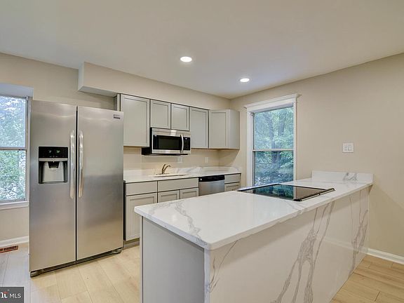4th image of 9599 Pierrpont St