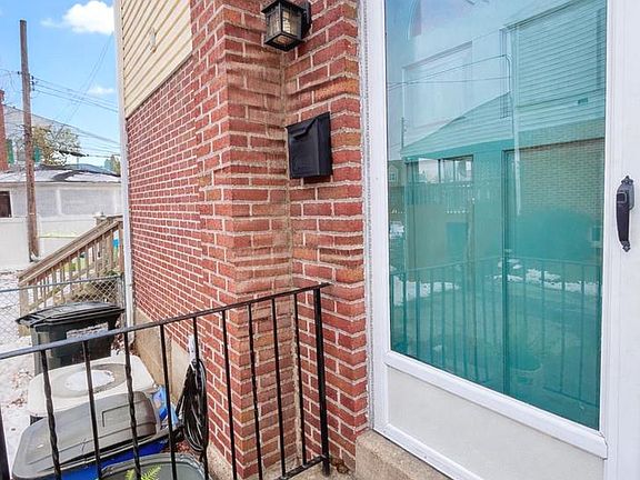 2nd image of 1424 Blackrock Rd