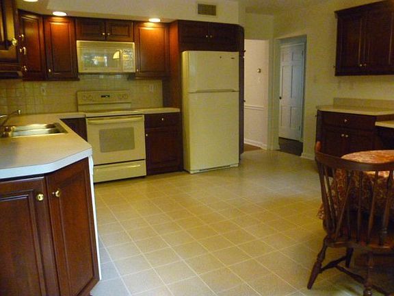 3rd image of 160 Sheldrake Dr