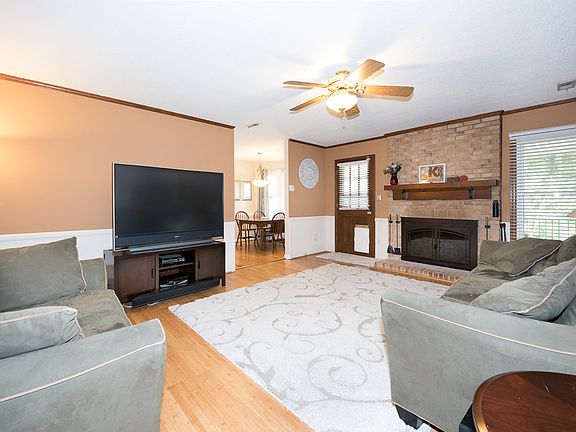 5th image of 4614 Bournewood Ln
