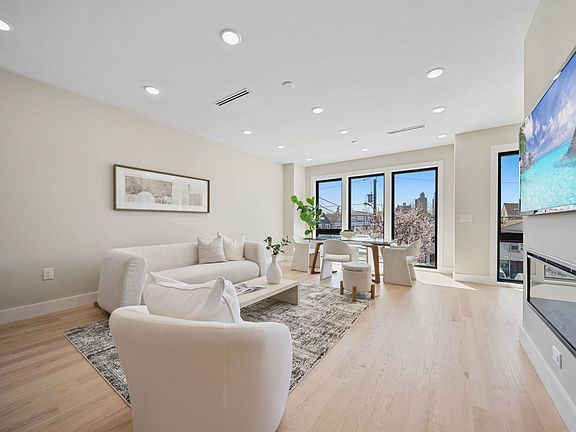 5th image of 10 Elizabeth St Unit 2