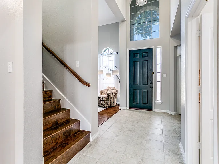 146 London Way — Photo 3