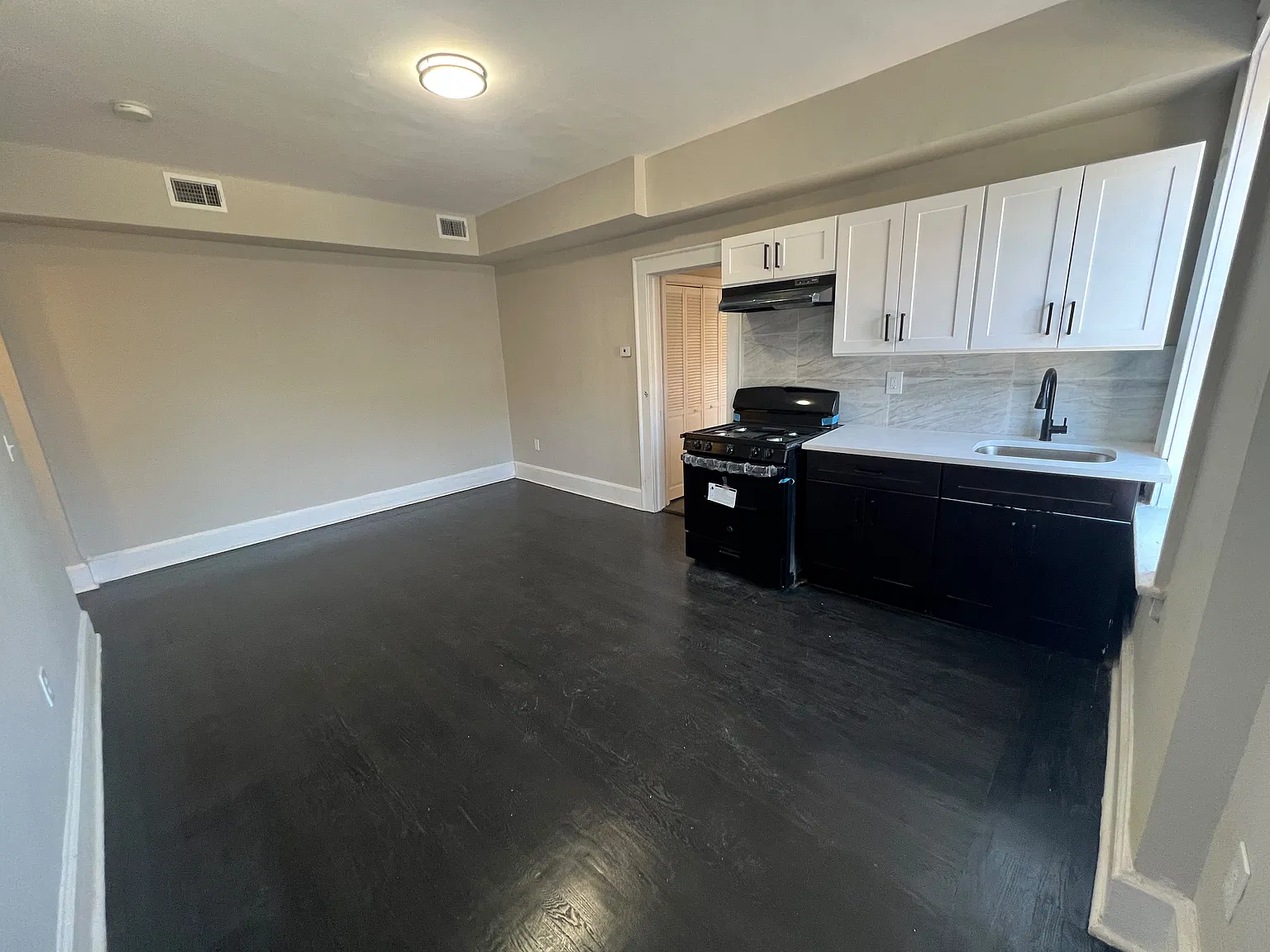 1009 S Orange Ave — Photo 2