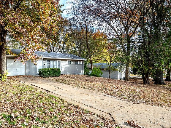 2nd image of 1629 Mowbry Ln