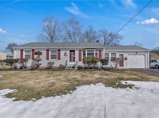 255 Knollwood Dr, Woonsocket, RI 02895