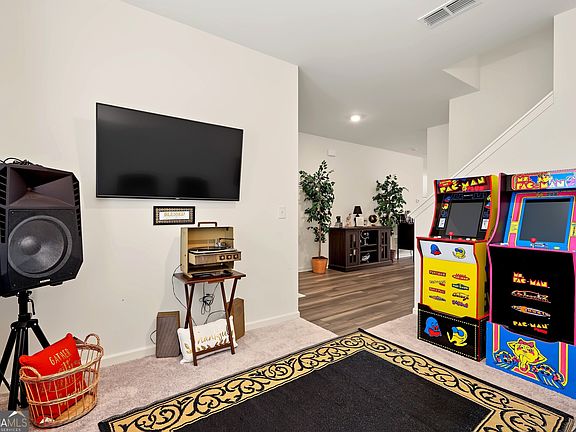 3rd image of 14 Colbury St
