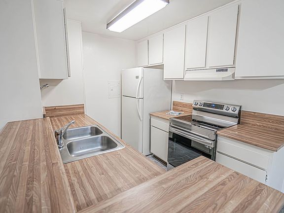 4th image of 23515 Lyons Ave Unit 243