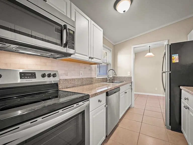 909 Westgate Dr — Photo 13