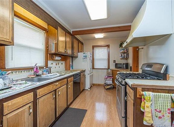 3rd image of 5040 W 139th St