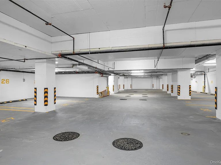 108 Middle Neck Rd #4G — Photo 10