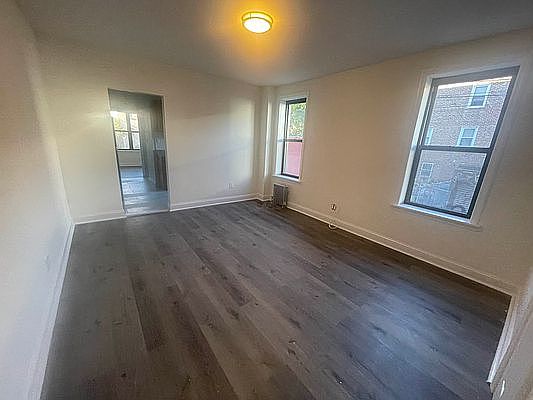 4th image of 2111 27th St Floor 1