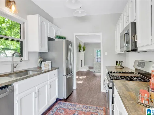 106 Meadow Croft Cir, Birmingham, AL 35242