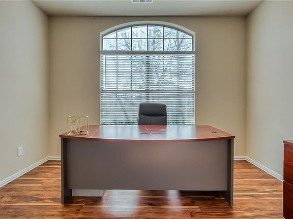 3rd image of 907 Fieldstone Dr