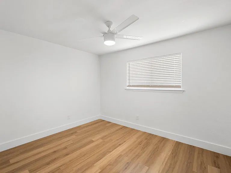 CrestHaus Apartments — Photo 35