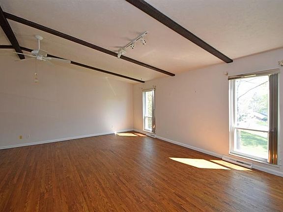 4th image of 8947 Roan Ln