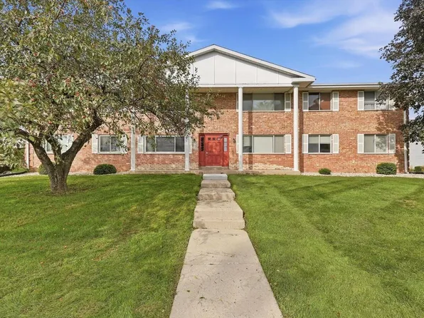 10278 W Whitnall Edge CIRCLE #204, Franklin, WI 53132