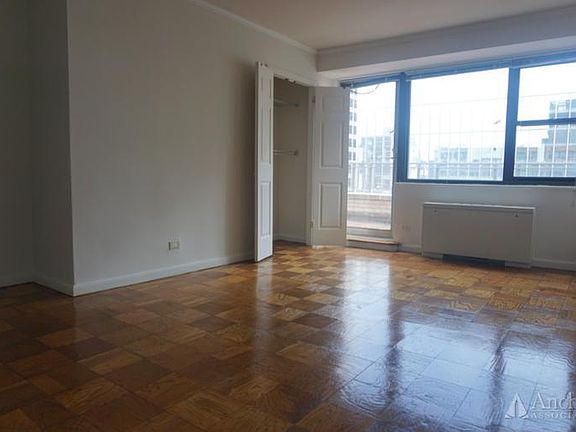 4th image of 300 W 55th St APT 18E