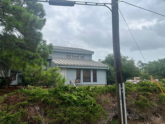 3rd image of 3743 Sunrise Dr