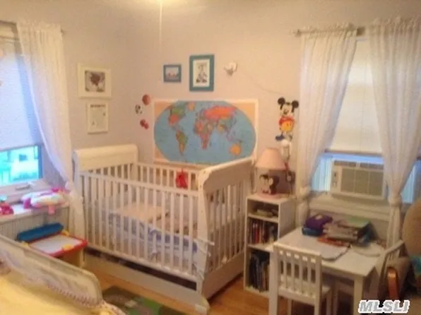 7746 251st St, Jamaica, NY 11426