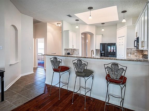2nd image of 1113 Taylor Ln