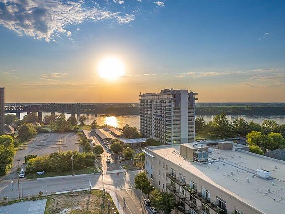 4th image of 648 Riverside Dr APT 207