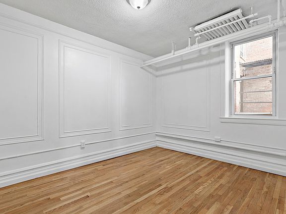 5th image of 10 Roosevelt Pl #B