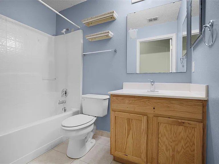 265 Jocelyn Dr — Photo 11