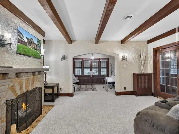 (undisclosed Address), Milwaukee, WI 53215