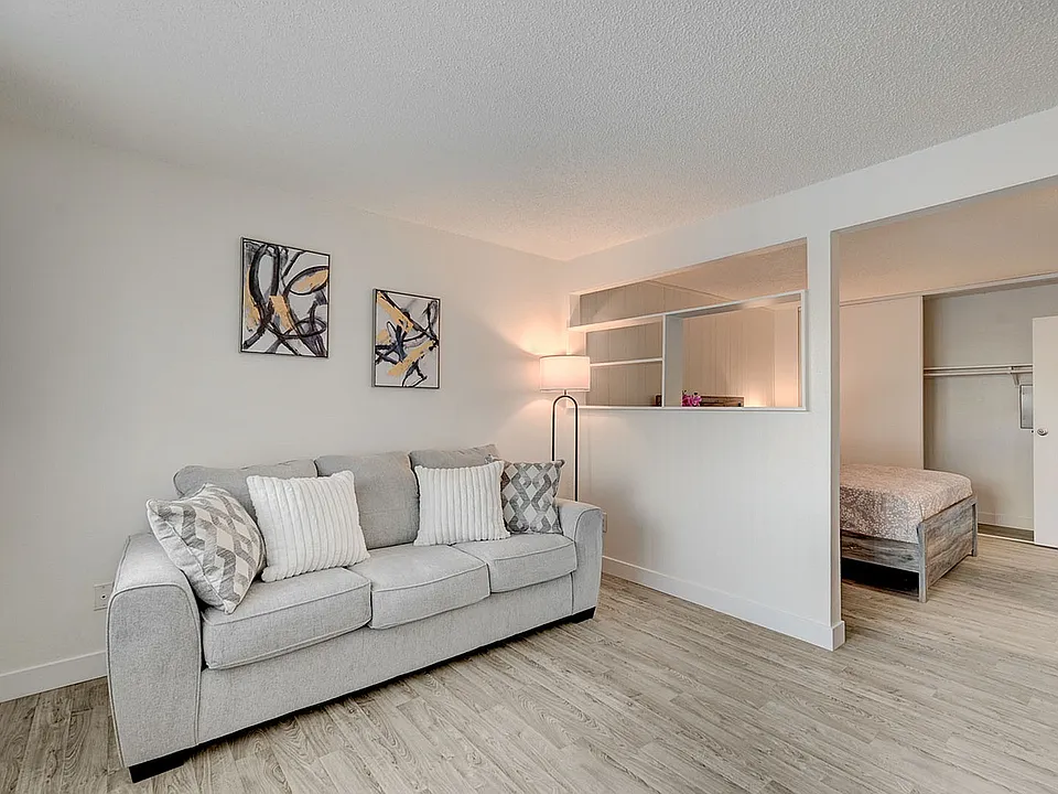 4050_Palos Verdes St_model-1