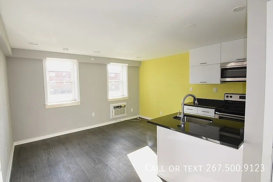 Packer Park Renovated Affordable 1 Bedroom! — Photo 2