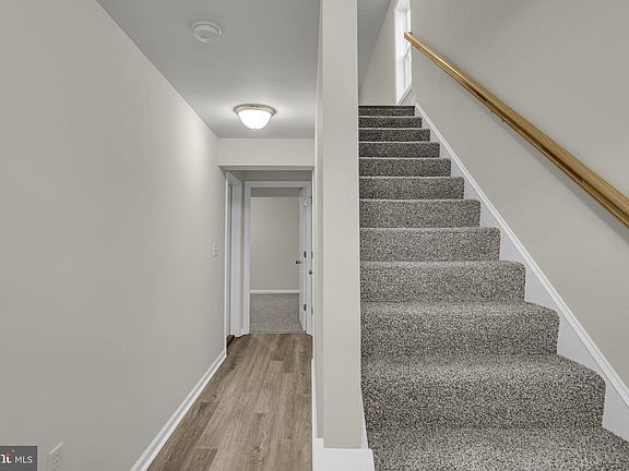 3rd image of 771 Gregs Dr