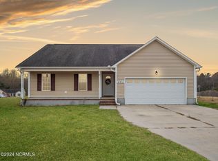 401 Old Stage Rd, Richlands, NC 28574