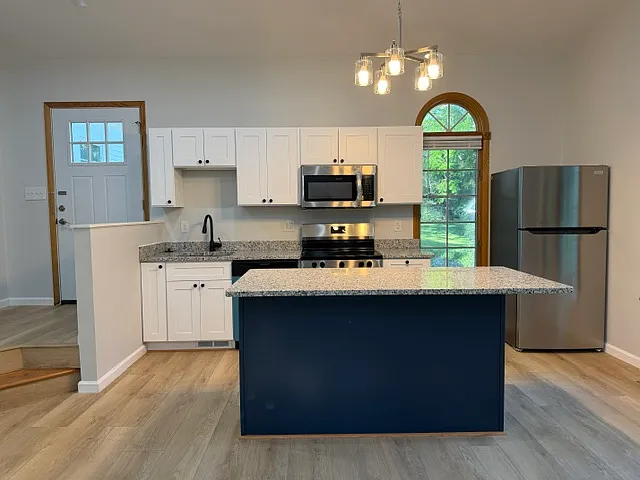1673 Broadway St — Photo 9