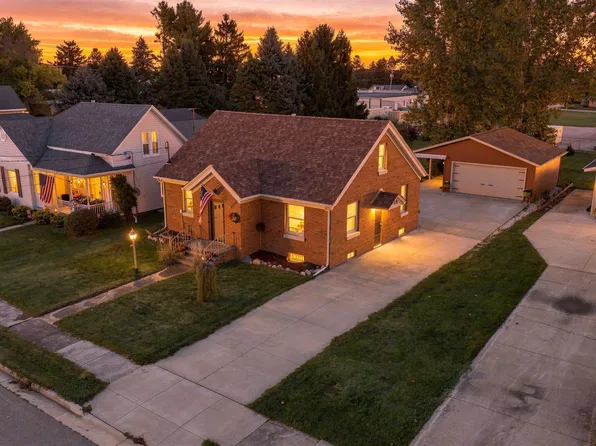 106 Center St, Fox Lake, WI 53933